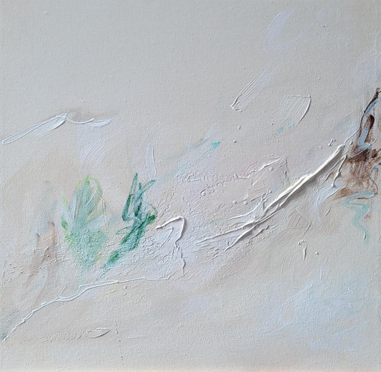 Toile abstraite blanche avec touches de vert, marron et reliefs texturés